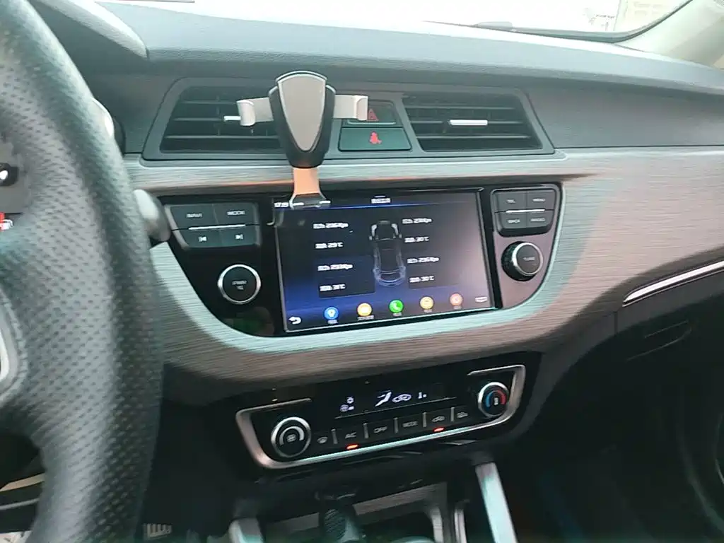 Geely Vision X3 — миниатюра 13
