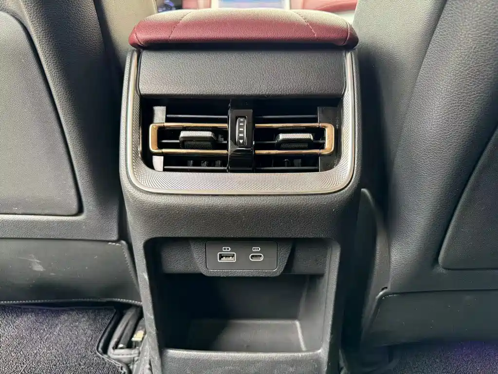 Hongqi Hongqi H5 — миниатюра 10