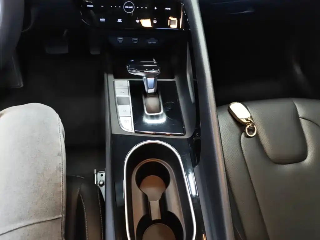 Hyundai Elantra — миниатюра 14