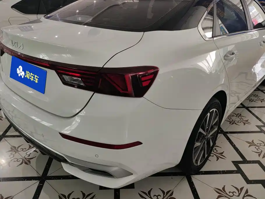Kia K3 2022 Белый из Китая, фото 3
