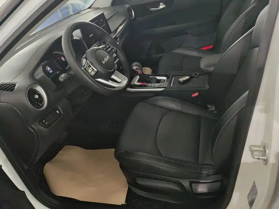 Kia K3 2022 Белый из Китая, фото 4