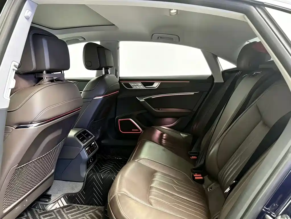 Audi A7L — миниатюра 9