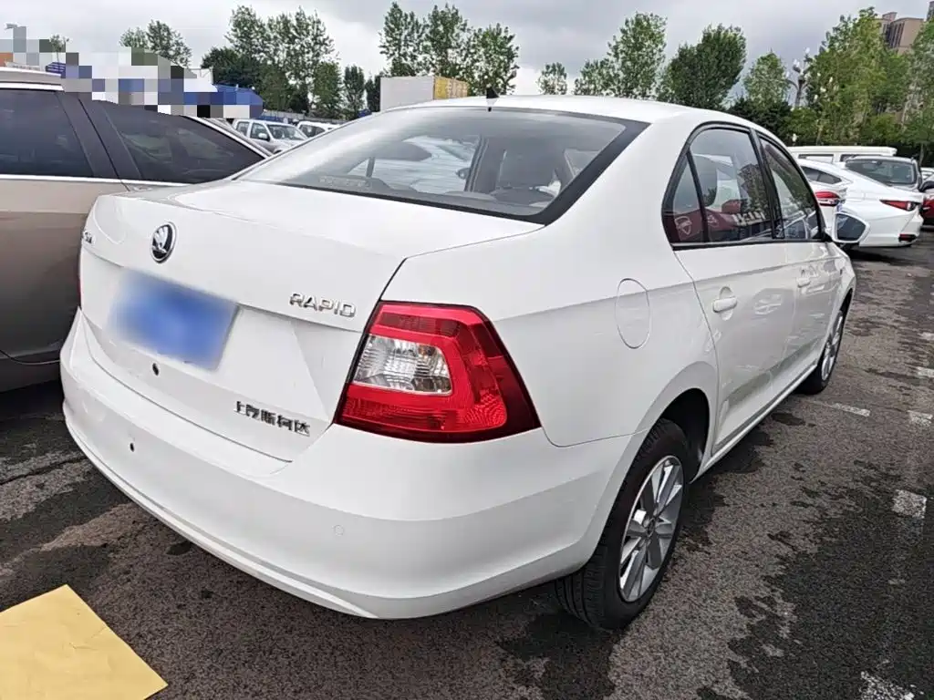 Skoda Rapid — миниатюра 7