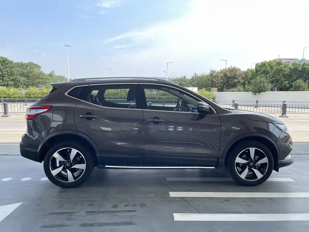 Nissan Qashqai — миниатюра 13