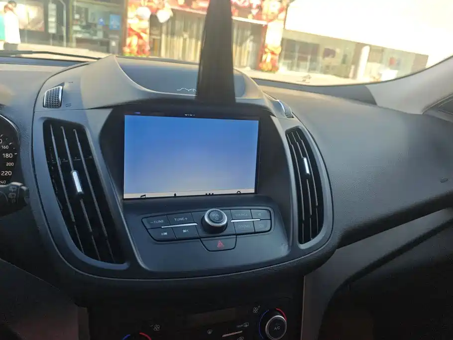 Ford Kuga — миниатюра 13