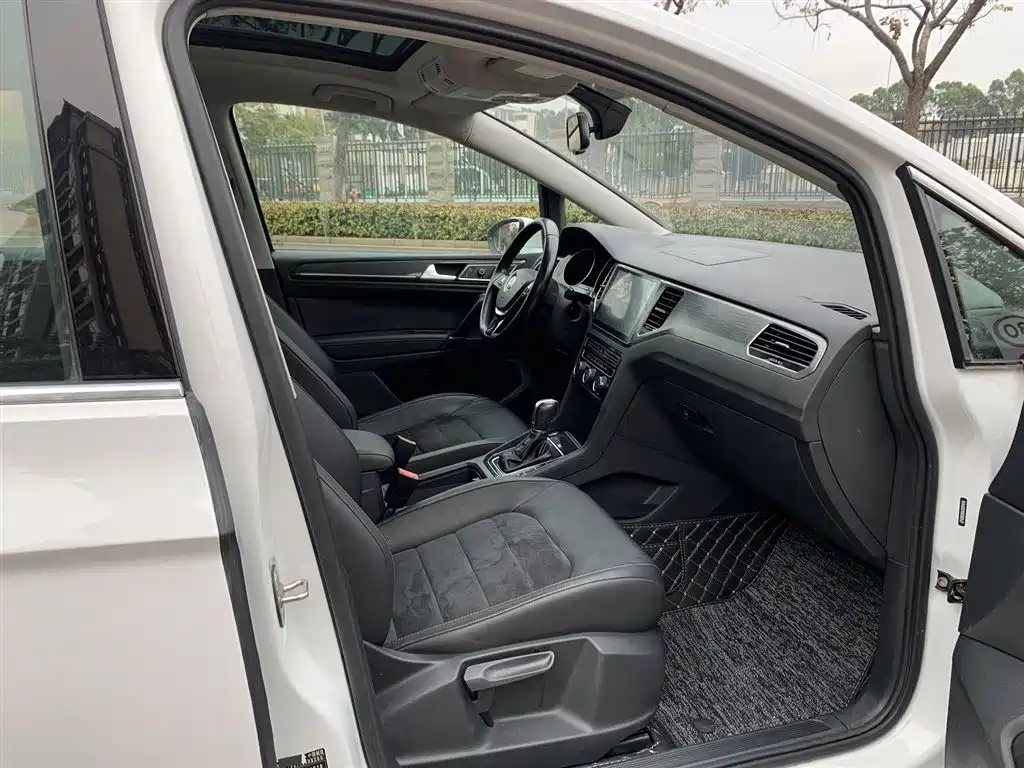 VOLKSWAGEN GOLF*JIAYU