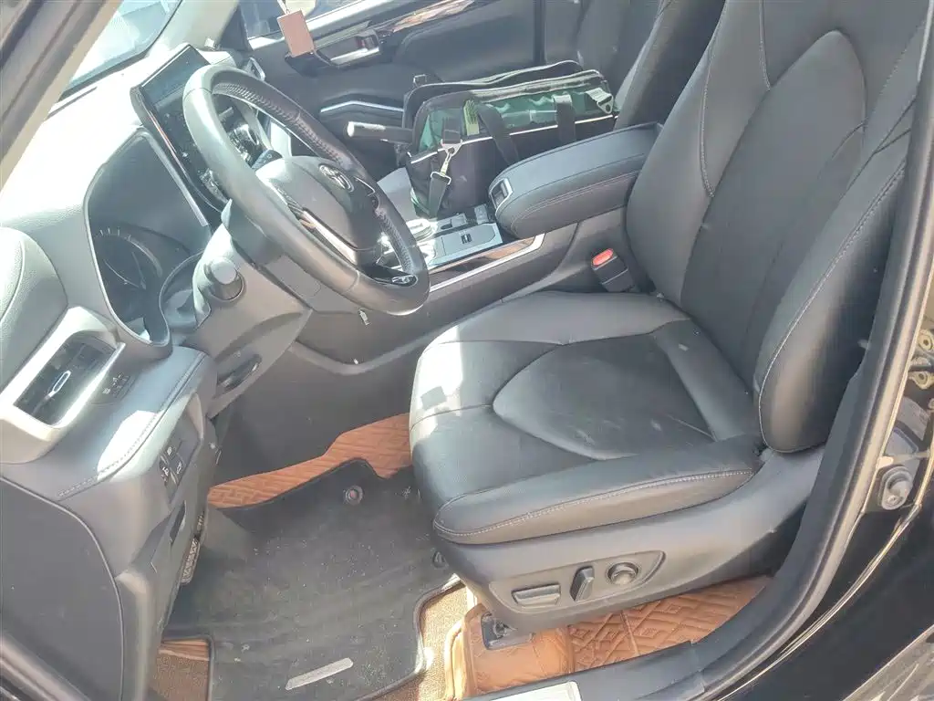 Toyota Highlander 2022 2.5L Luxury 7 мест