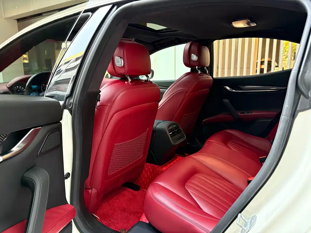 Maserati Ghibli — миниатюра 6