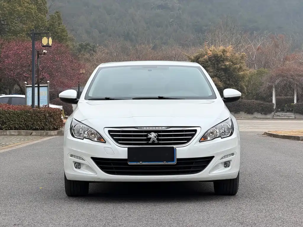 PEUGEOT 408