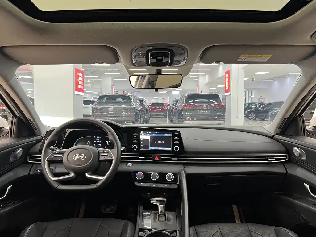 Hyundai Elantra — миниатюра 8