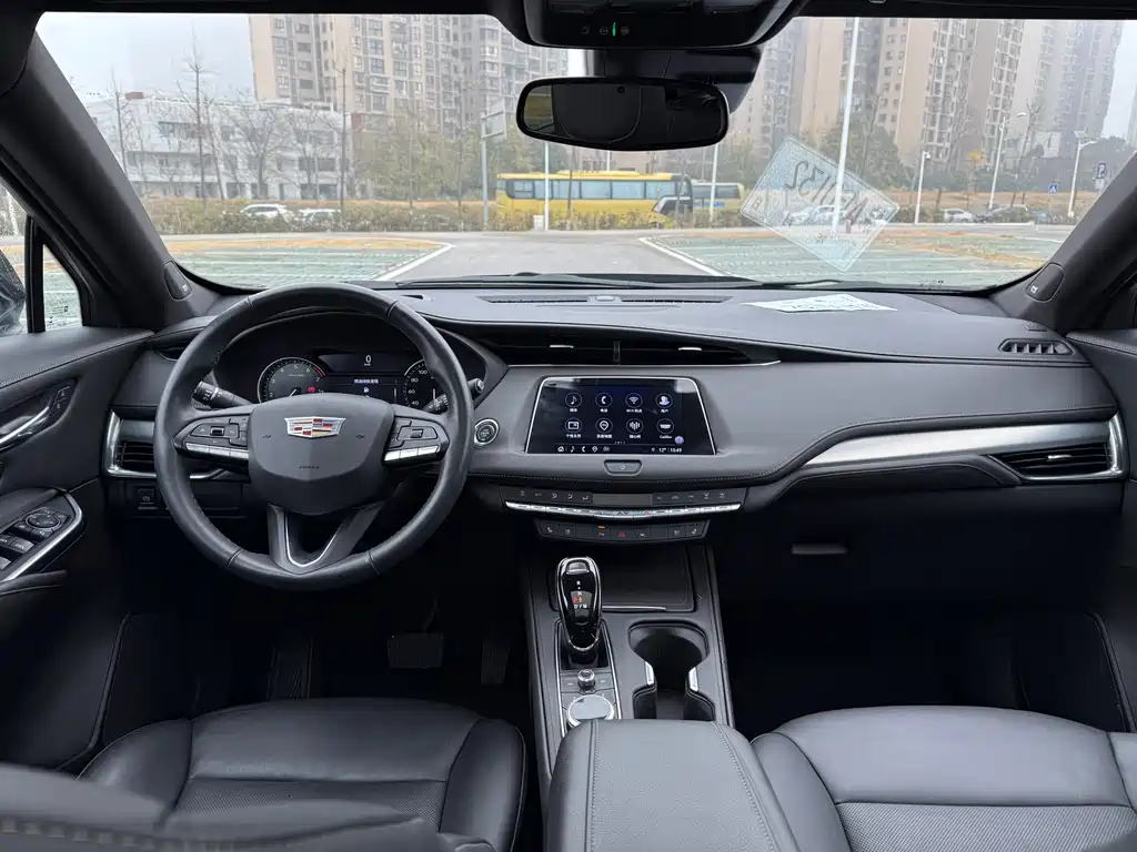 CADILLAC XT4