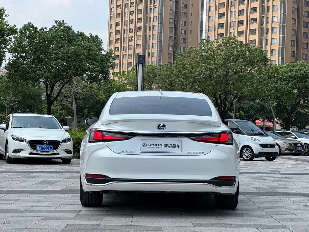 Lexus ES — миниатюра 5