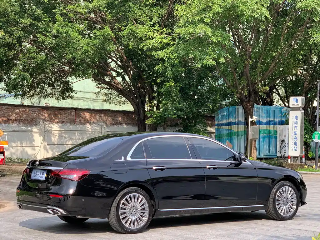 Mercedes-Benz E-Class — миниатюра 18