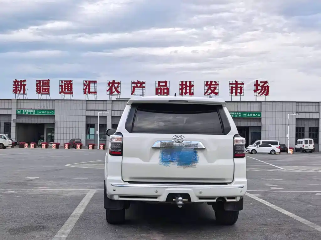 Toyota 4Runner — миниатюра 8