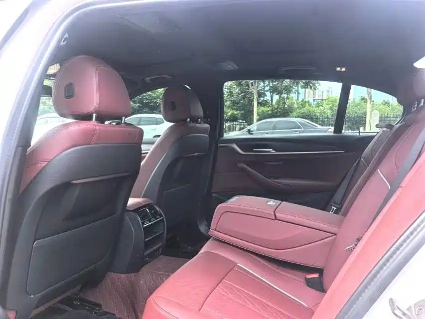 BMW 5 Series — миниатюра 4