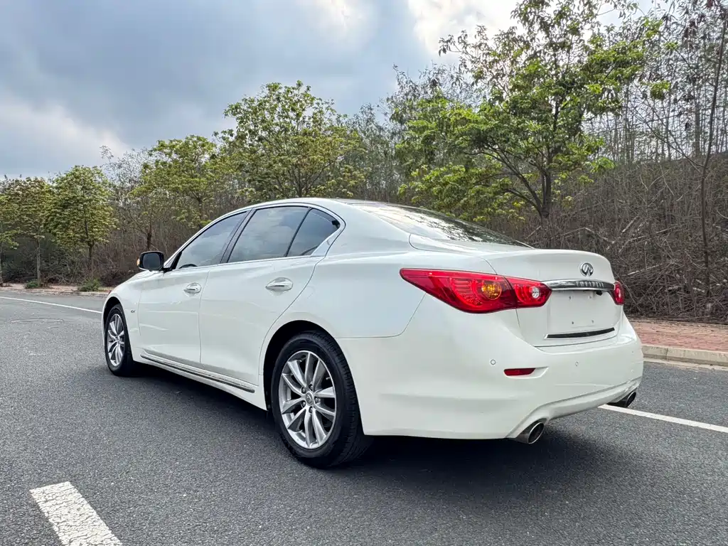 INFINITI Q50L