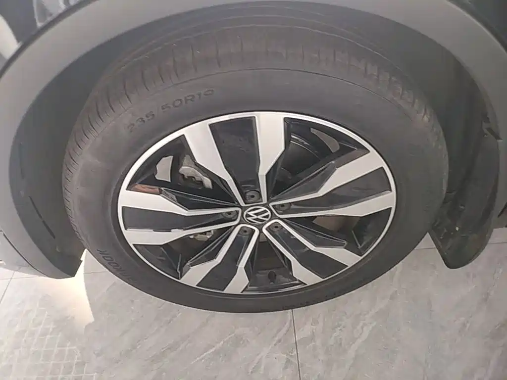 Volkswagen Tiguan L — миниатюра 23