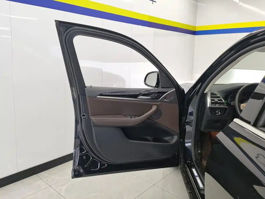 BMW iX3 — миниатюра 7