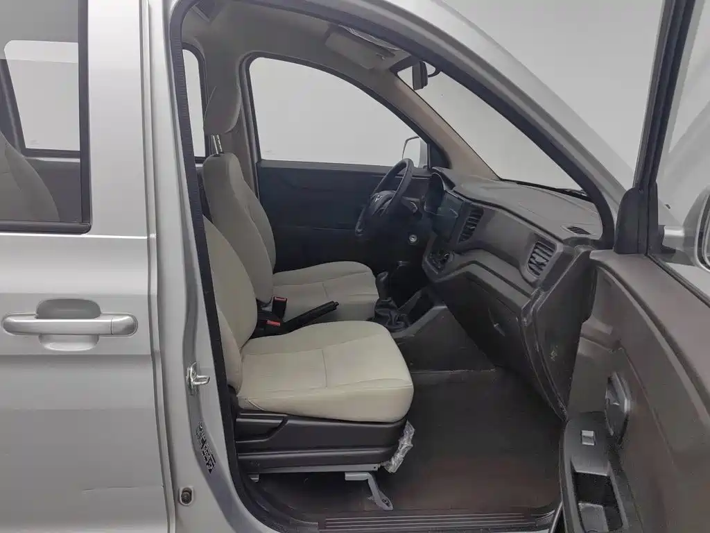 Wuling Hongguang V — миниатюра 23