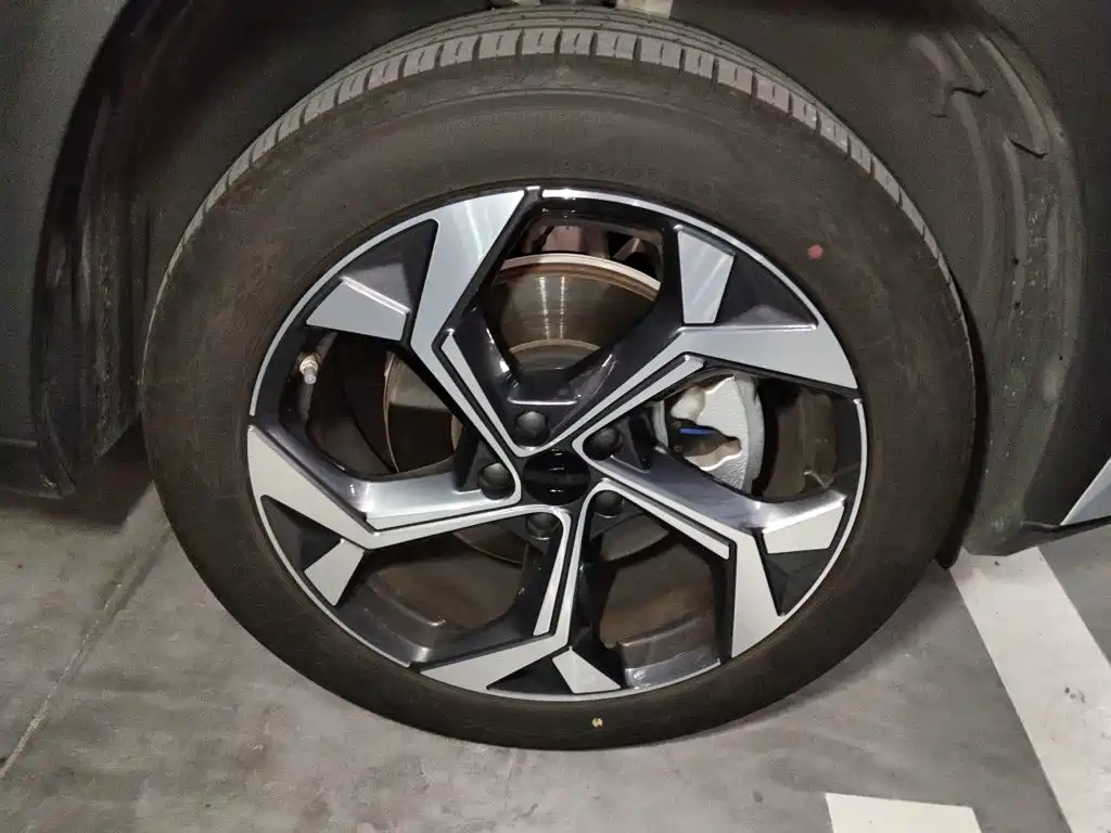 Geely Boyue L — миниатюра 25