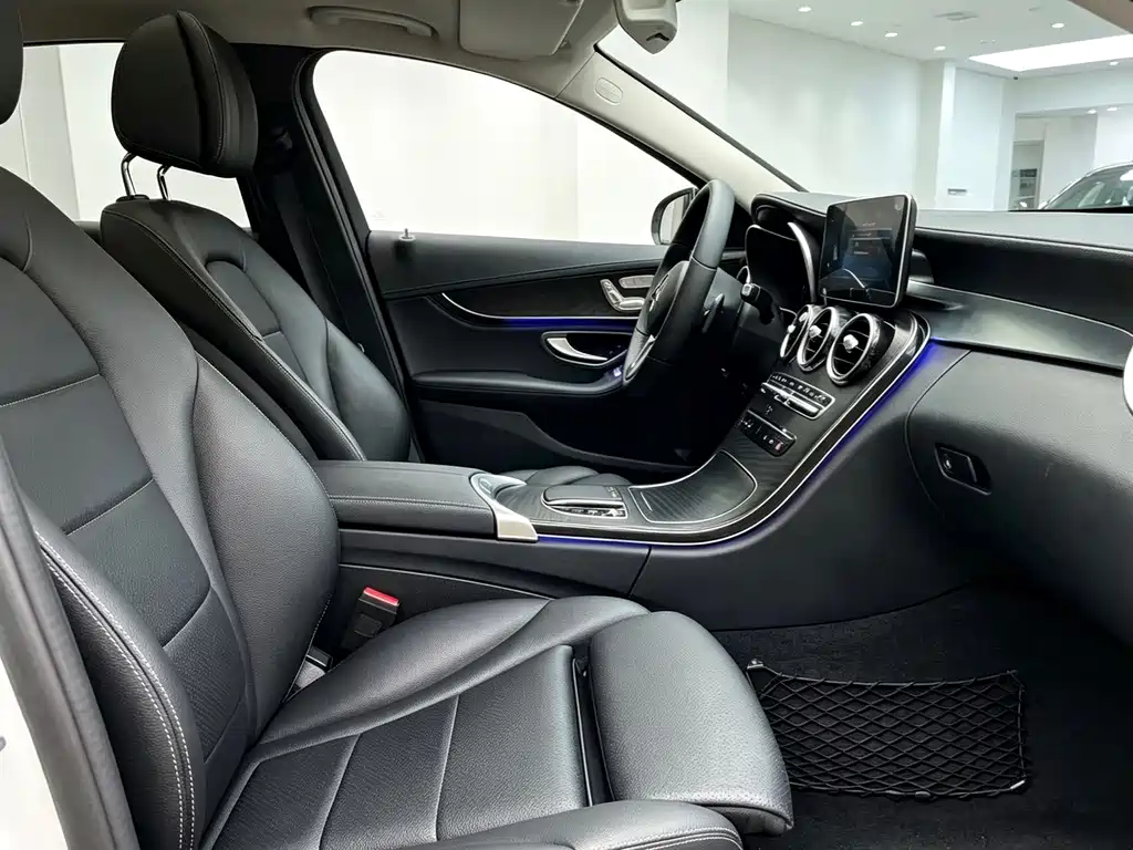 Mercedes-Benz C-Class — миниатюра 7