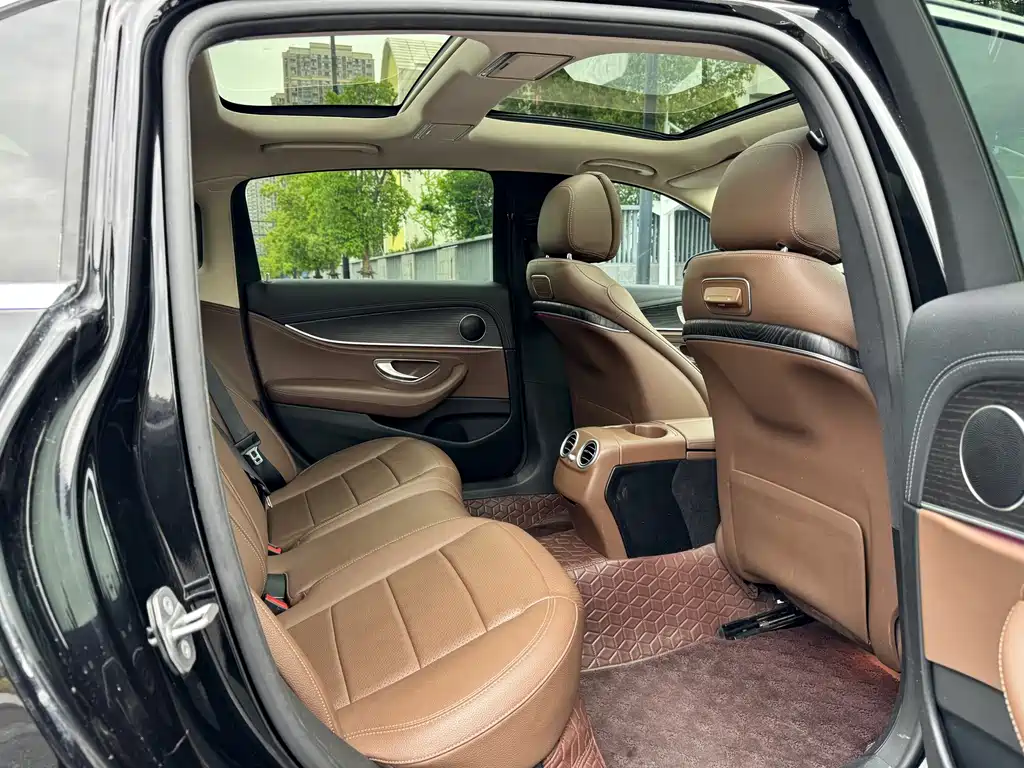 Mercedes-Benz E-Class — миниатюра 14