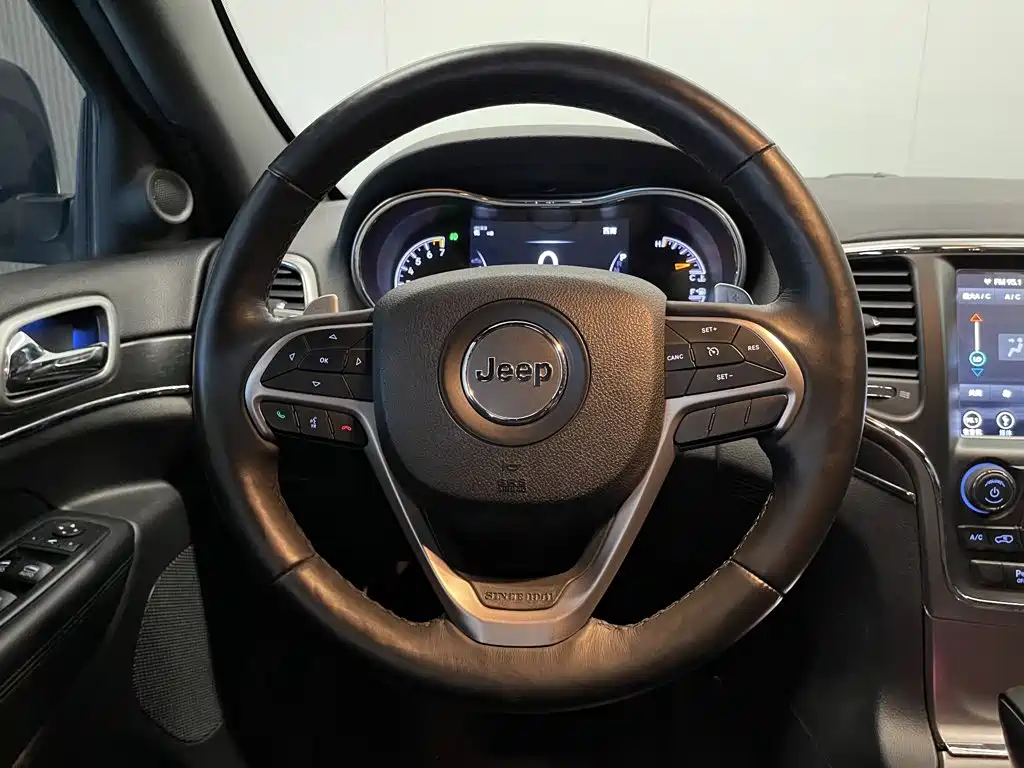 Jeep Grand Cherokee (Import) — миниатюра 14