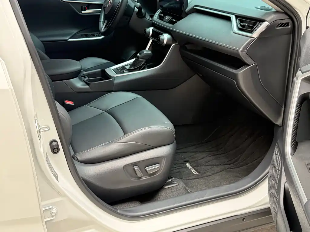 Toyota Wildlander 2024 2.5L E-CVT Luxury PLUS