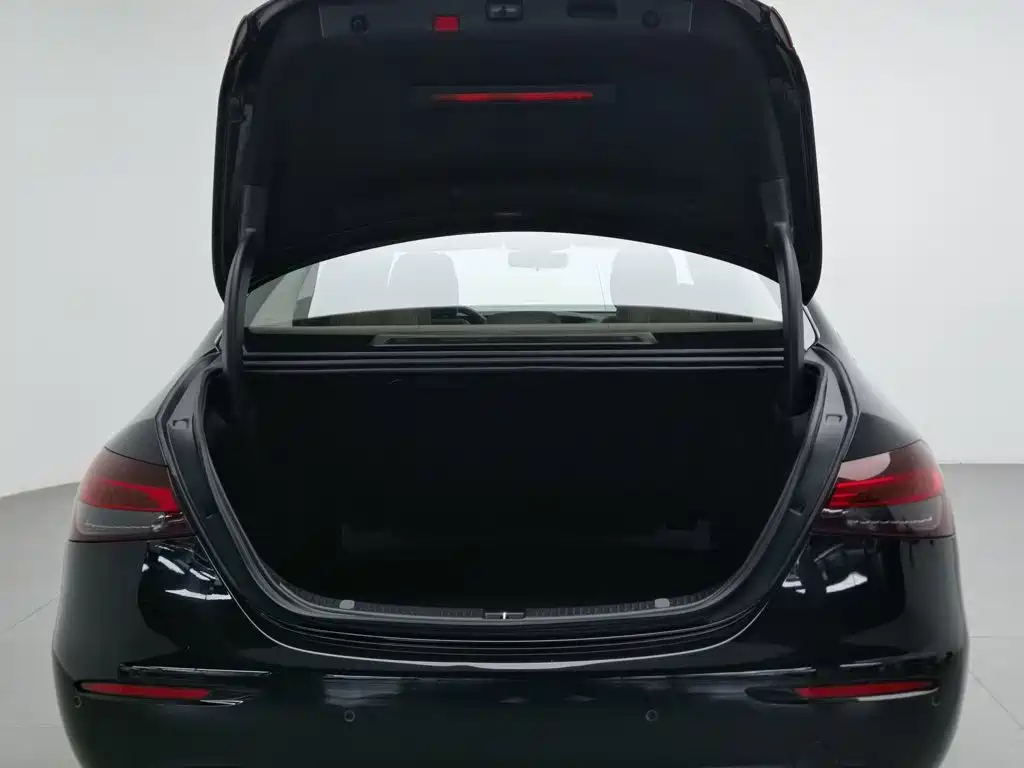 Mercedes-Benz E-Class — миниатюра 16