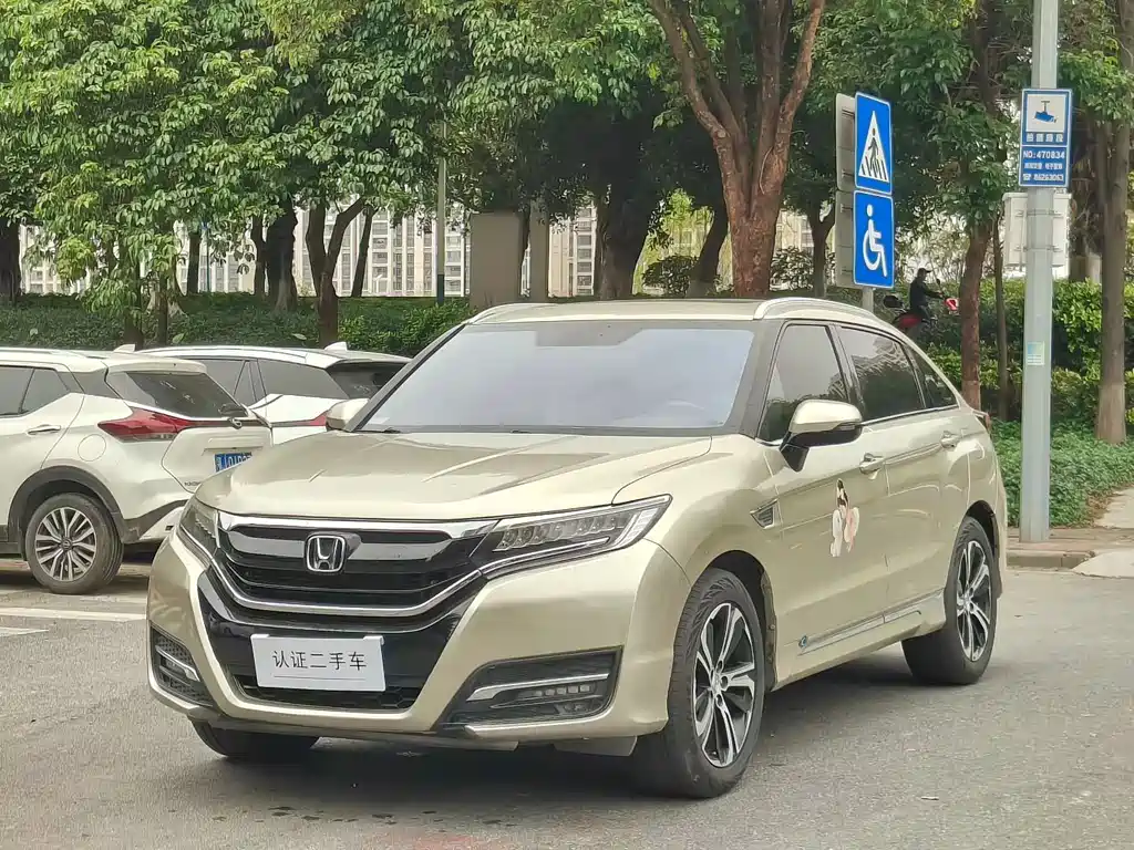 HONDA UR V