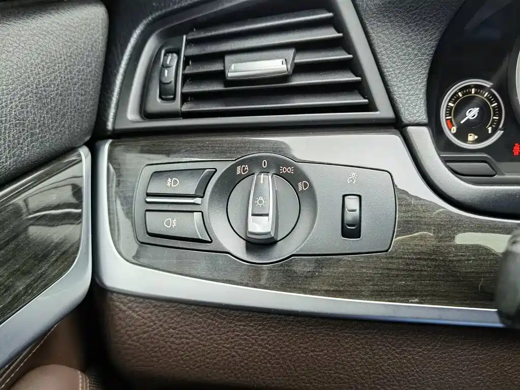 BMW 5 Series — миниатюра 21