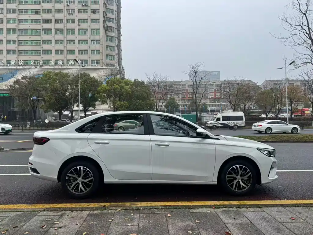 Geely Emgrand 2025 4 1.5L CVT