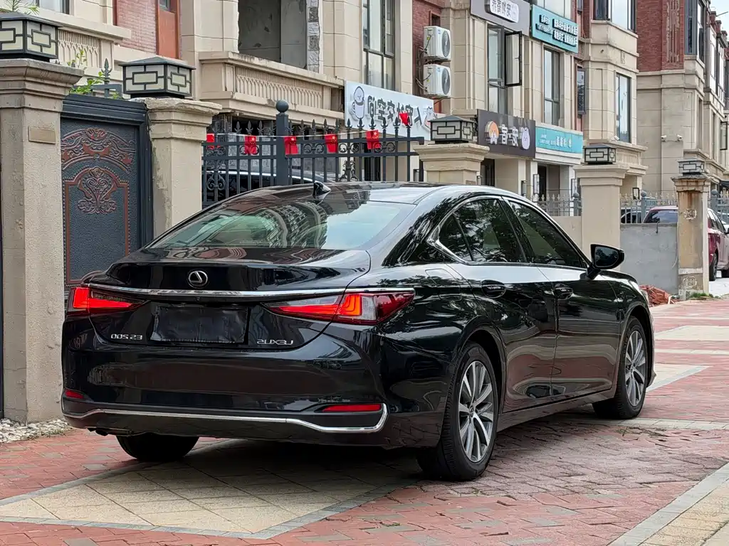 Lexus ES — миниатюра 7