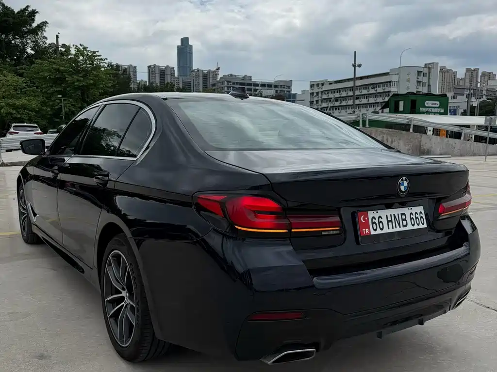 BMW 5 Series — миниатюра 7