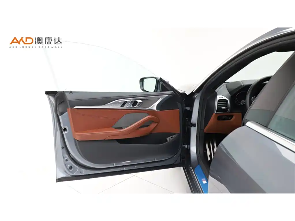 BMW 8 Series — миниатюра 10