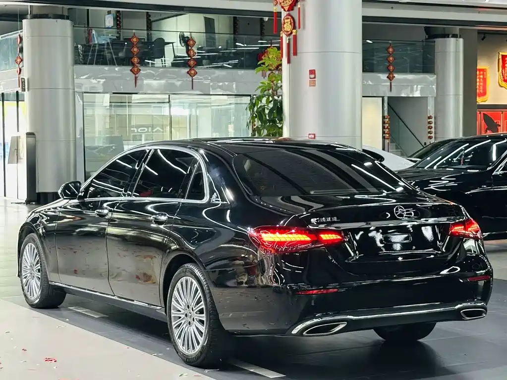 Mercedes-Benz E-Class — миниатюра 9