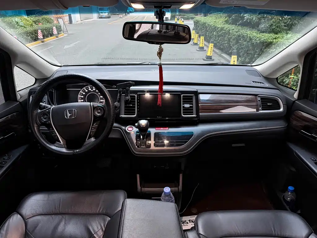 Honda Elysion — миниатюра 8