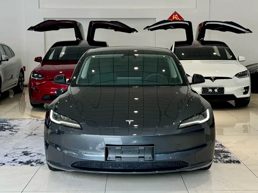 Tesla Model 3 — миниатюра 2