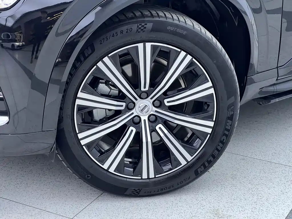 Volvo XC90 2024 B6 Luxury 7 мест