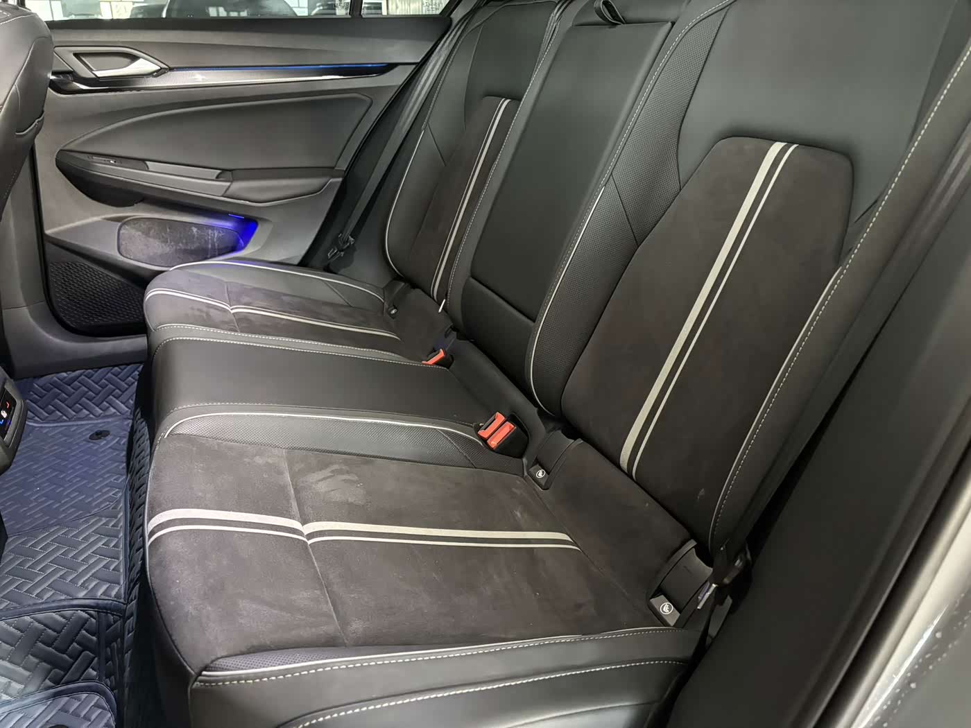 Volkswagen Golf 1.4 л 2023 г. Серебристо-серый, пробег 43000 км