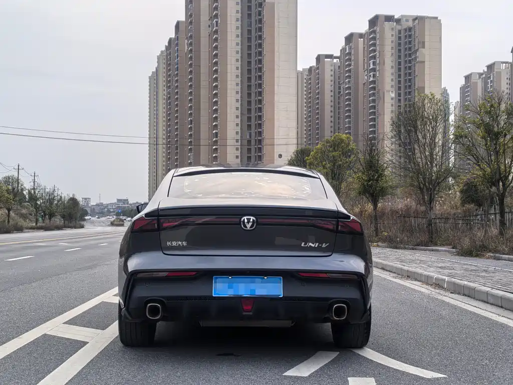 CHANGAN UNI V