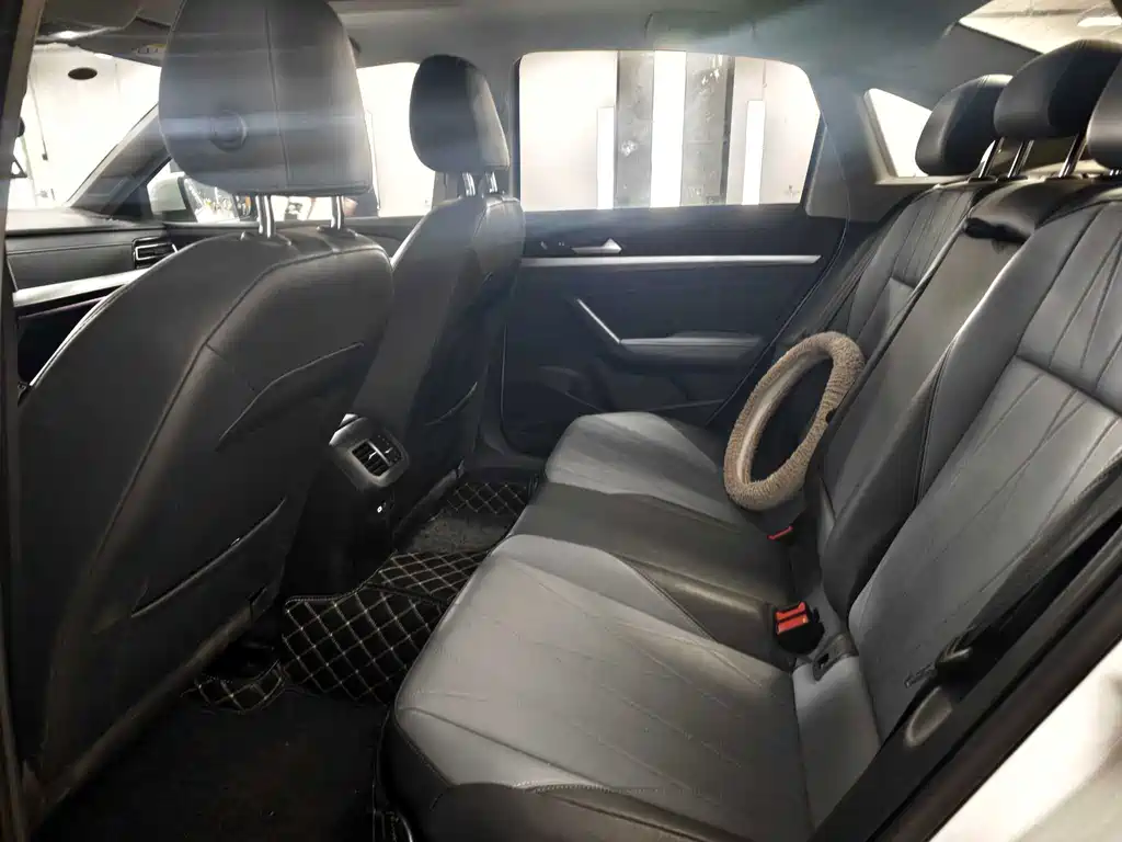 Volkswagen Lavida — миниатюра 5