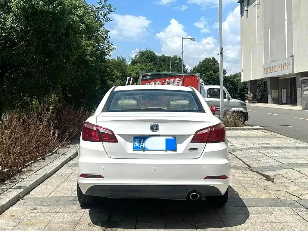 Changan Eado — миниатюра 3