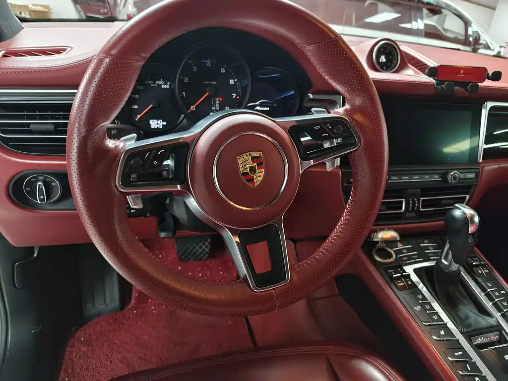 Porsche Macan — миниатюра 6