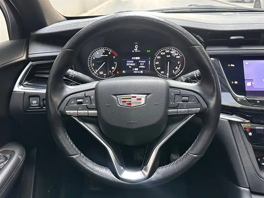 CADILLAC XT6