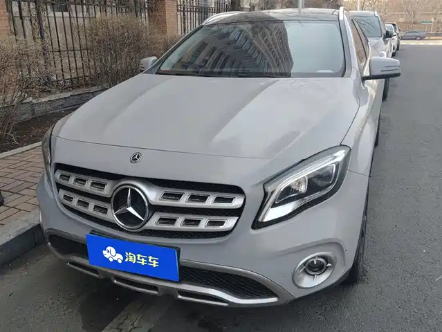 MERCEDES-BENZ GLA