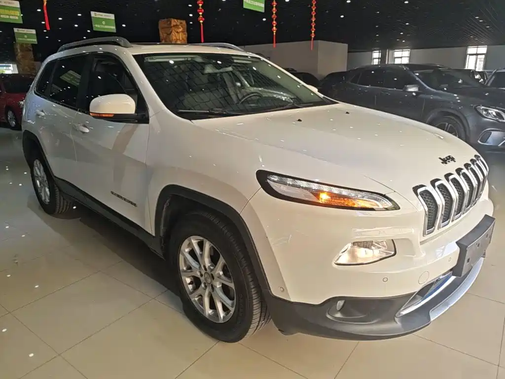 Jeep Cherokee — миниатюра 4