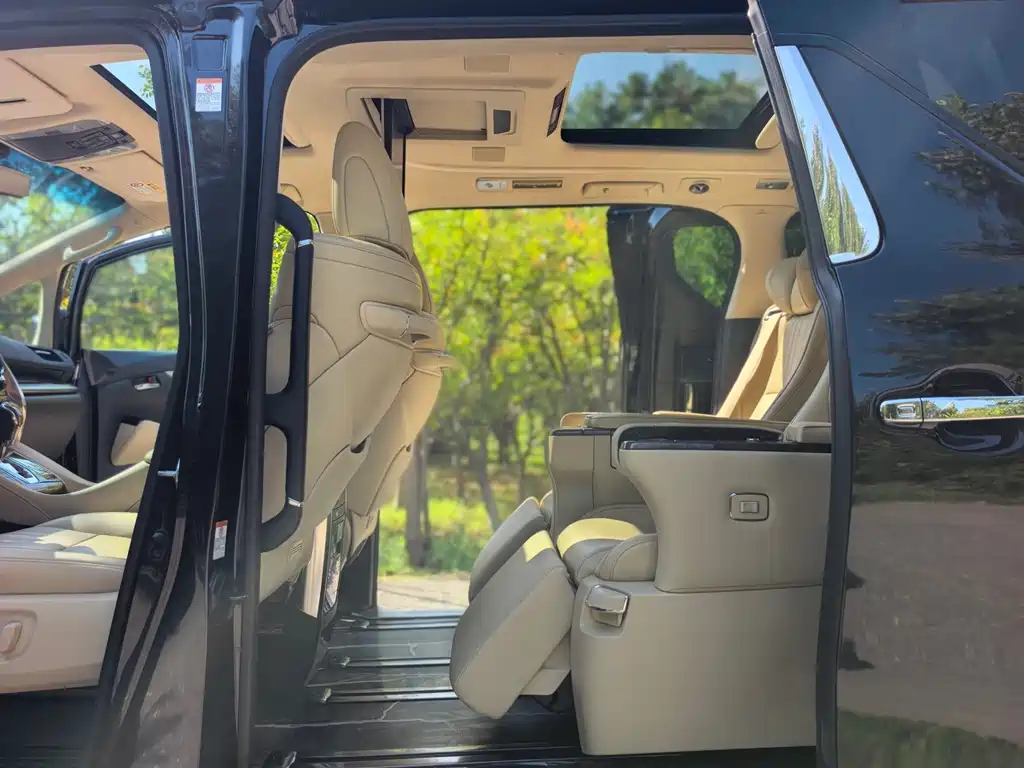 Toyota Vellfire — миниатюра 24