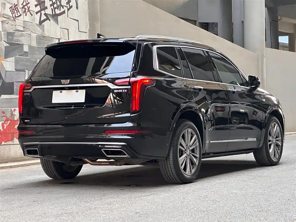 CADILLAC XT6