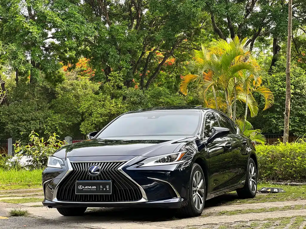 Lexus ES 2021